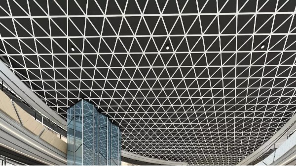 鋁格柵吊頂為何銷量大長？廠家幫你分析售價標準.